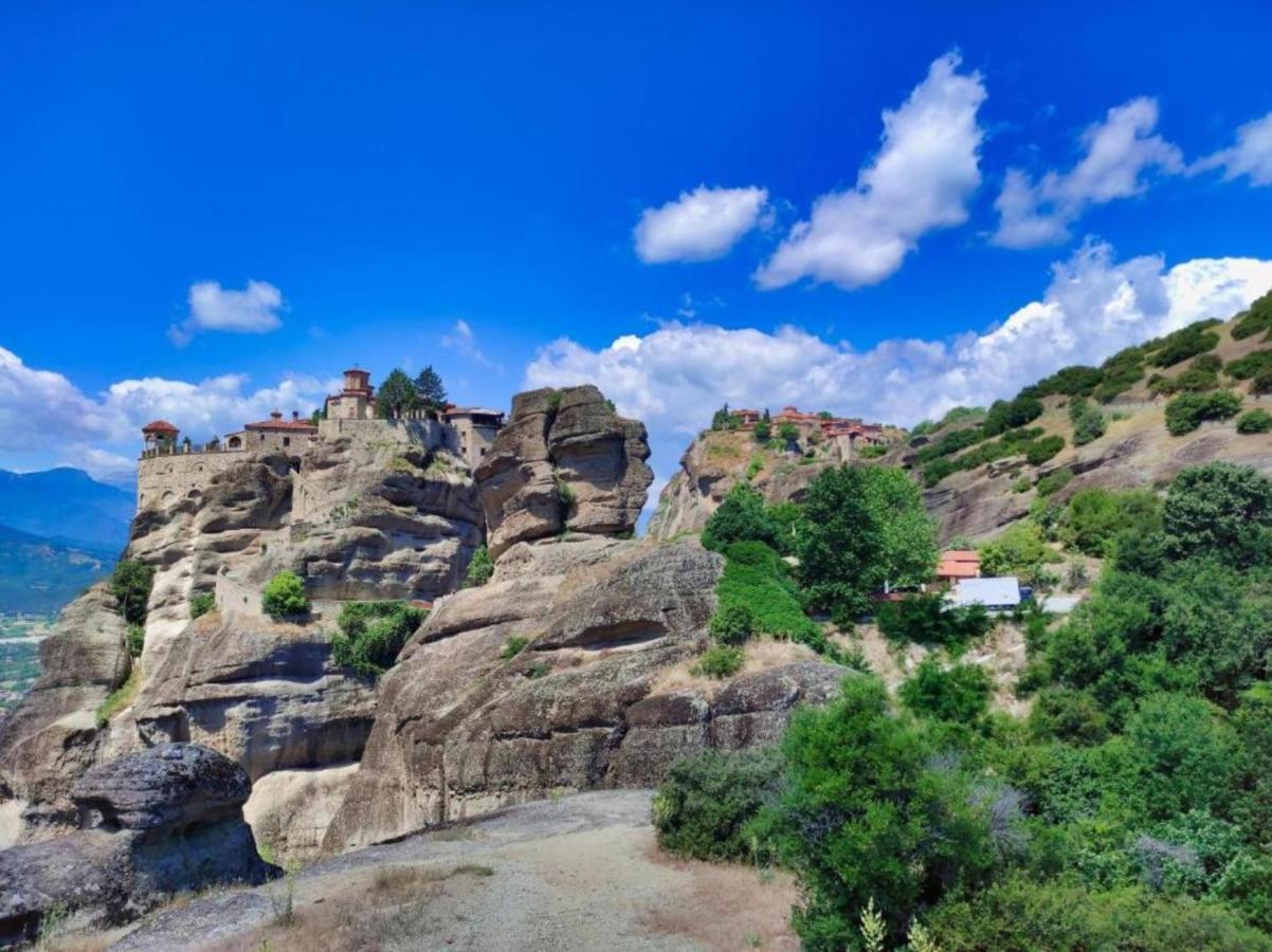 Enjoy Meteora One Apartment กาลัมปากา ภายนอก รูปภาพ